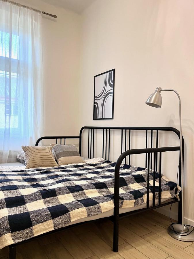 Quiet Apartment Close To Center Прага Екстериор снимка