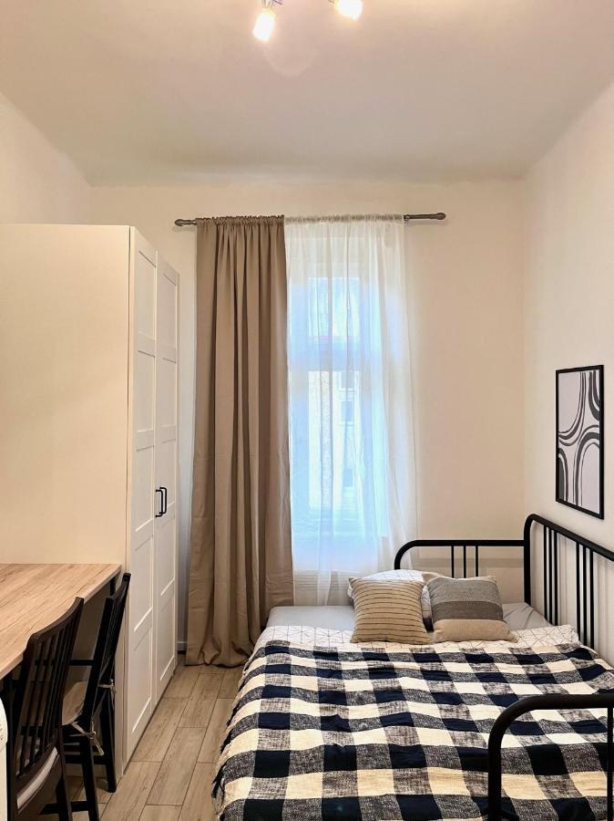 Quiet Apartment Close To Center Прага Екстериор снимка