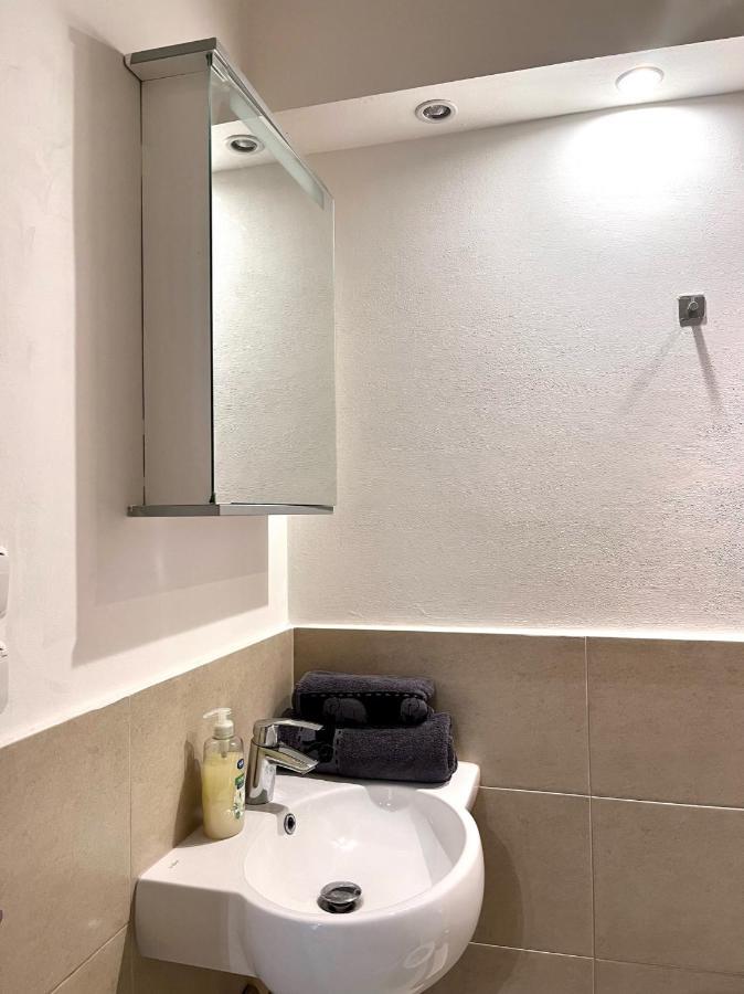 Quiet Apartment Close To Center Прага Екстериор снимка