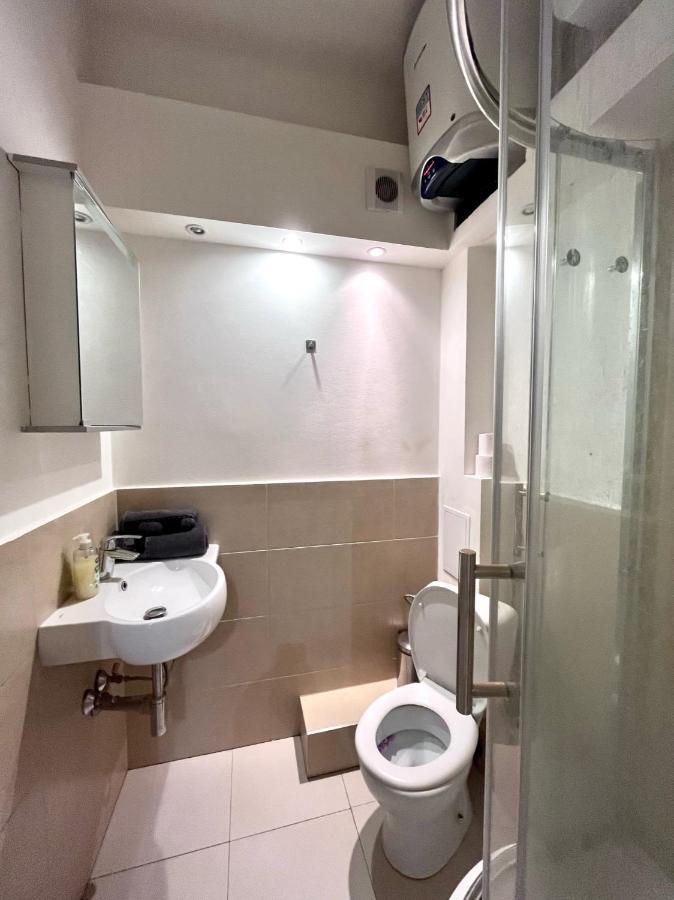 Quiet Apartment Close To Center Прага Екстериор снимка